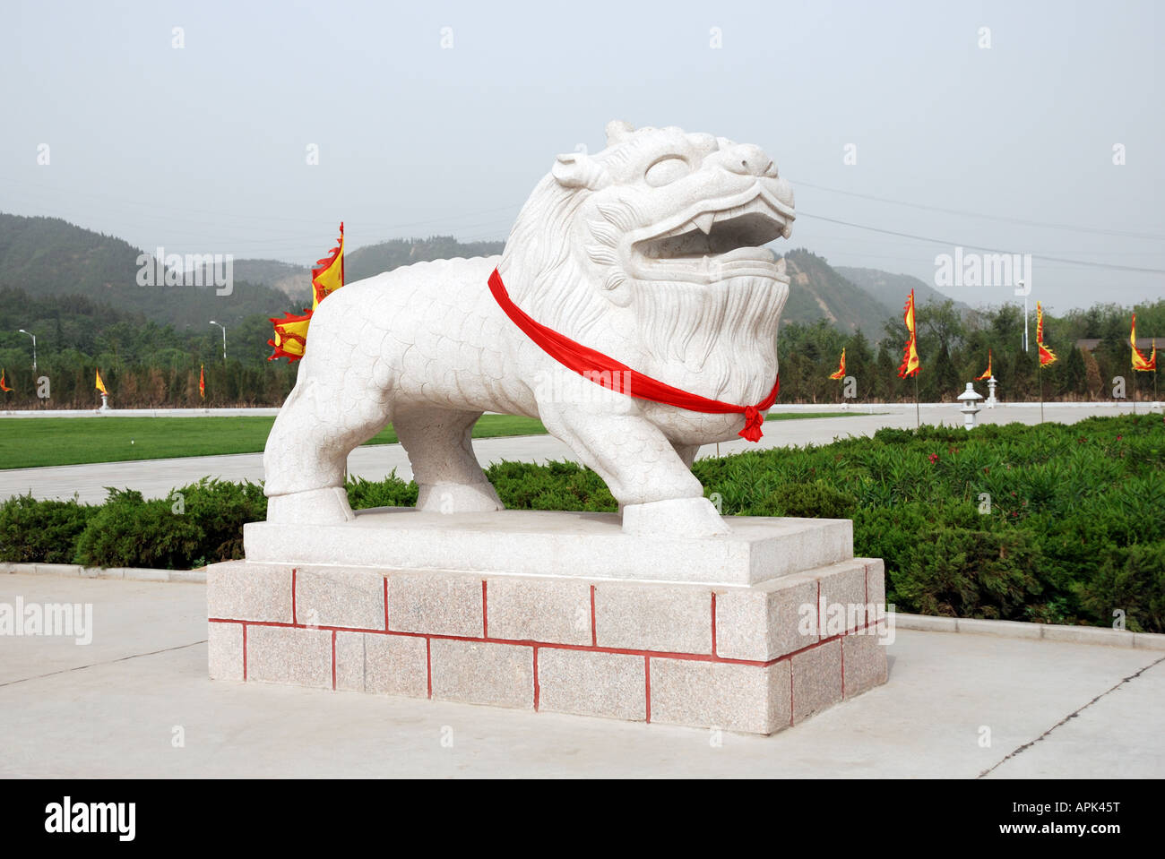 L'une des deux paires de la bête et Pixiu Kylin animale de statues dans la zone panoramique du Fleuve Jaune dans la province du Henan Zhengzhou Chine Asie Banque D'Images