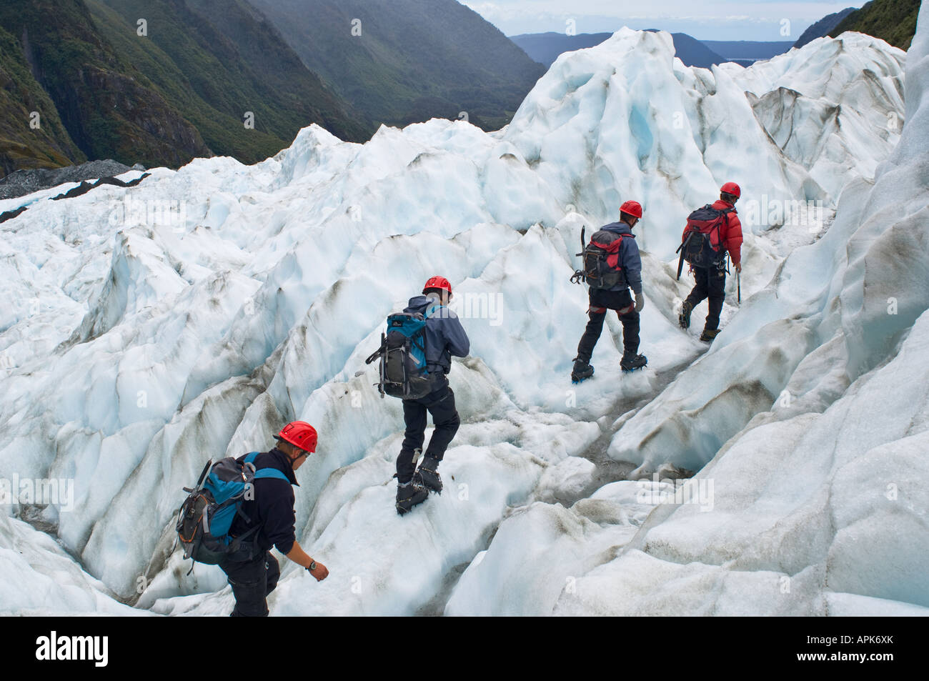 Groupe touristique d'ice climbers marche sur glacier Franz Josef, Nouvelle-Zélande Banque D'Images