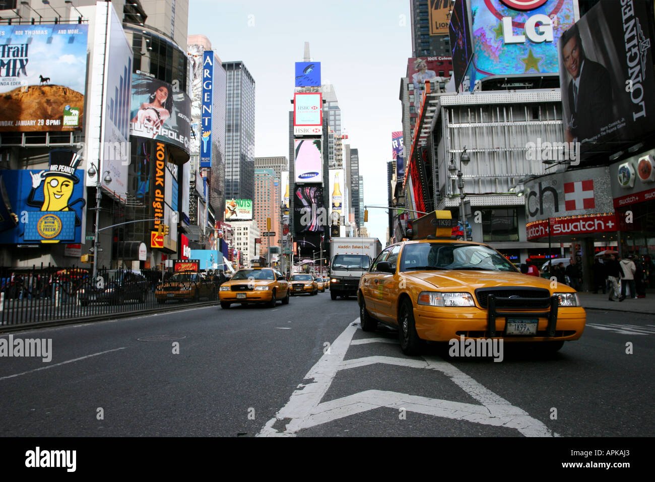 Time Square, New York, le Taxi de la conduite dans les rues de Manhattan Banque D'Images