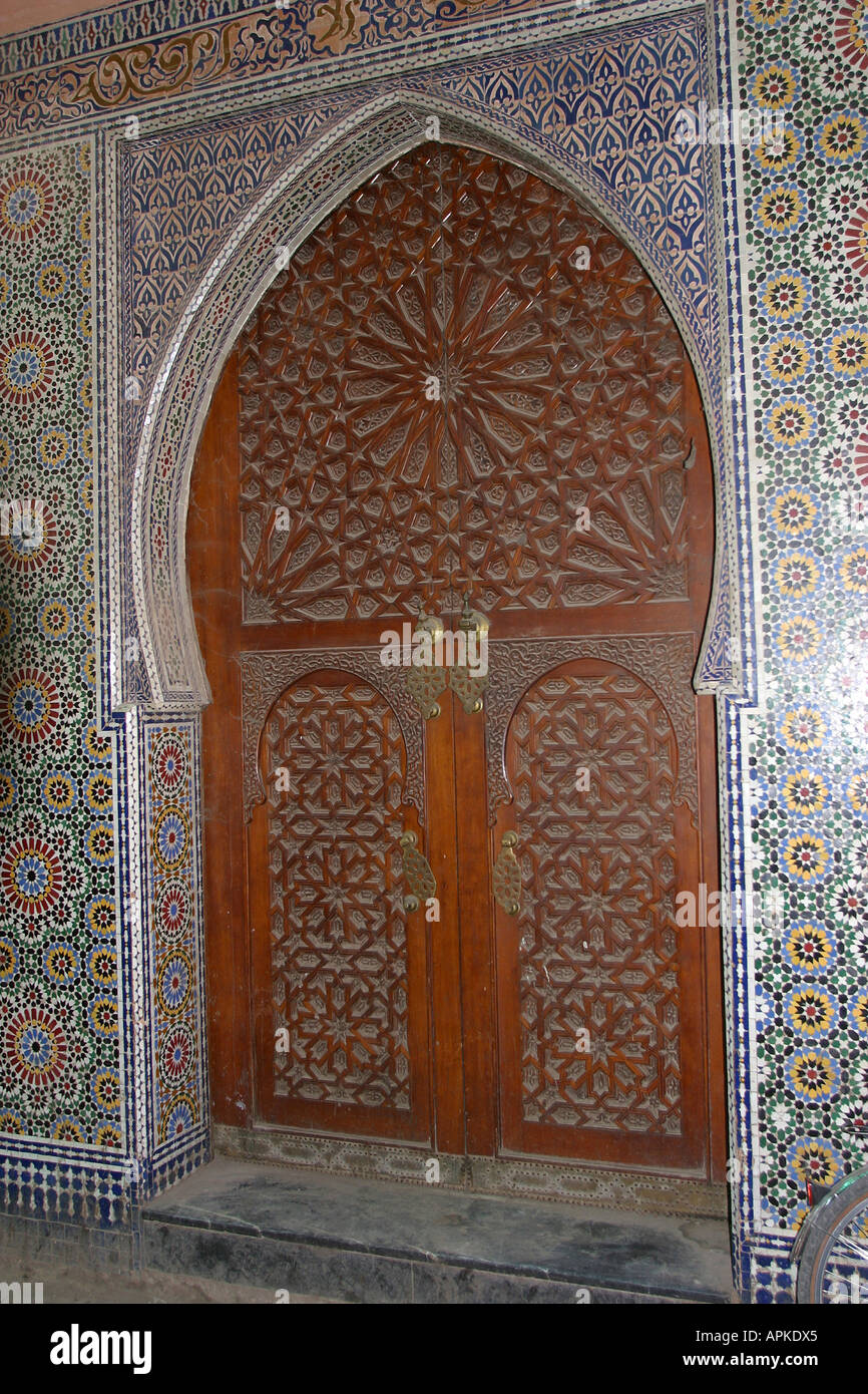 Maroc médina de Marrakech zellige décoration arche de porte Banque D'Images