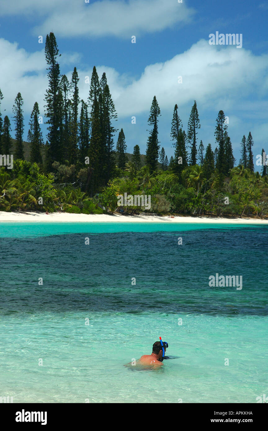 Snorkeler off South Pacific Beach Banque D'Images