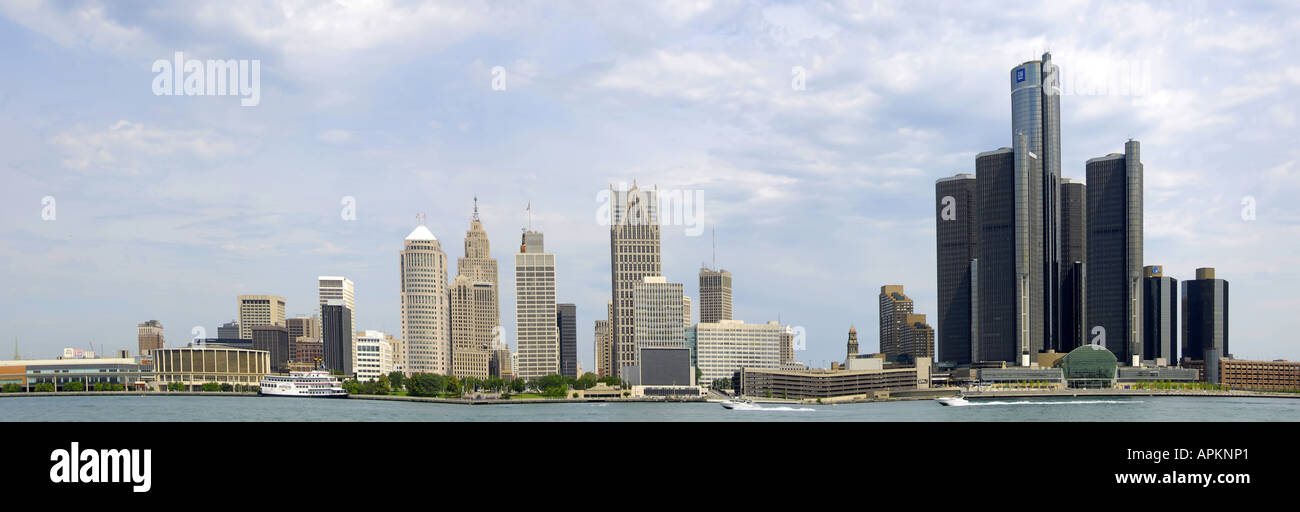 Détroit, Michigan skyline avec le siège mondial de General Motors GM Banque D'Images