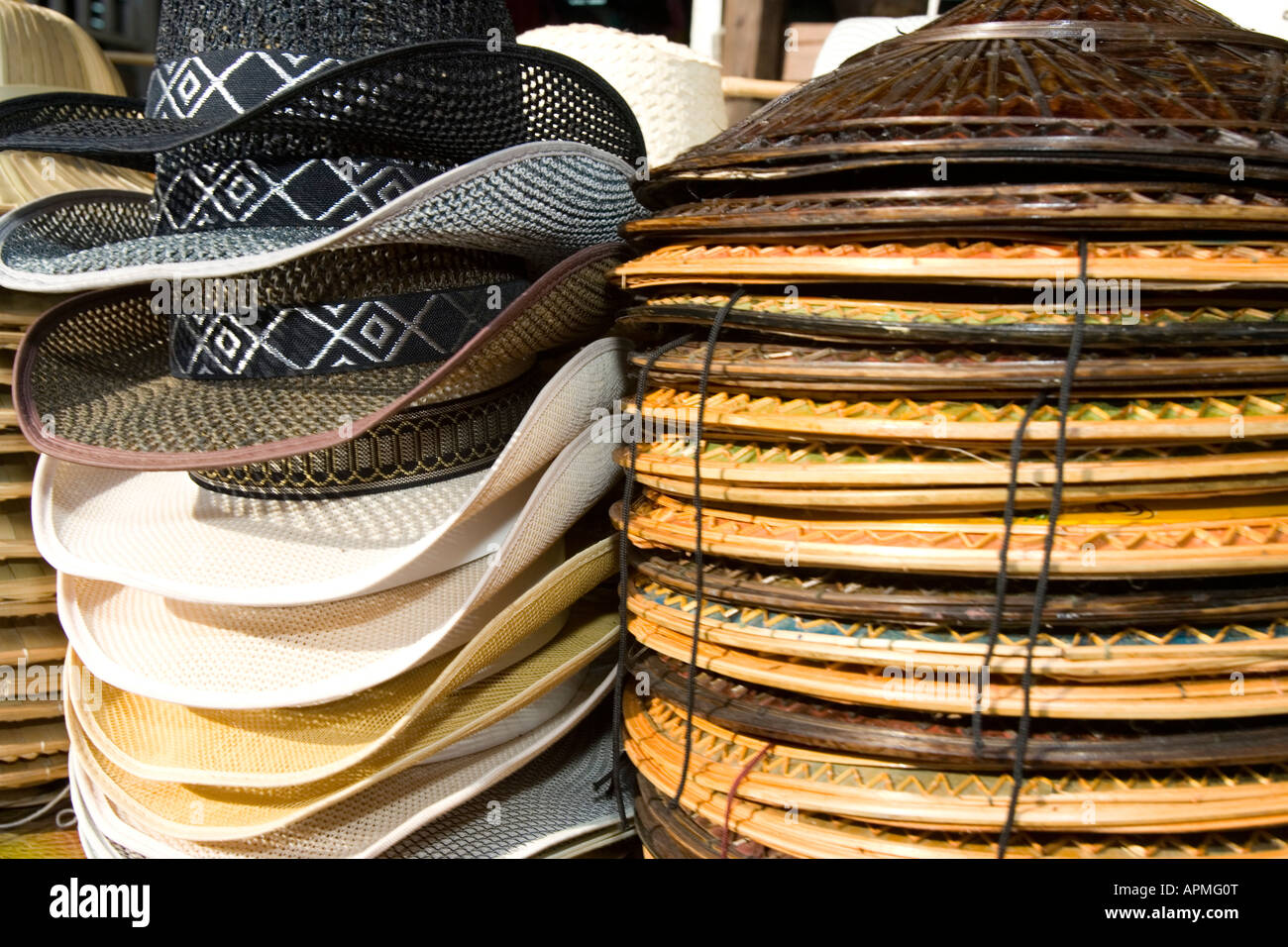 Marché flottant de Damnoen Saduak attraction touristique près de Bangkok en Thaïlande Banque D'Images