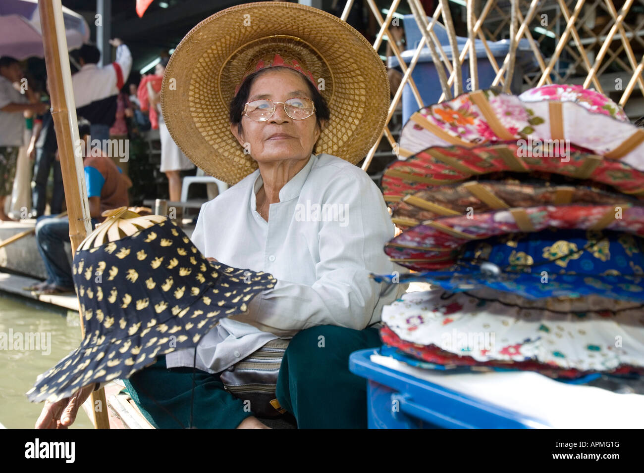 Marché flottant de Damnoen Saduak attraction touristique près de Bangkok en Thaïlande Banque D'Images