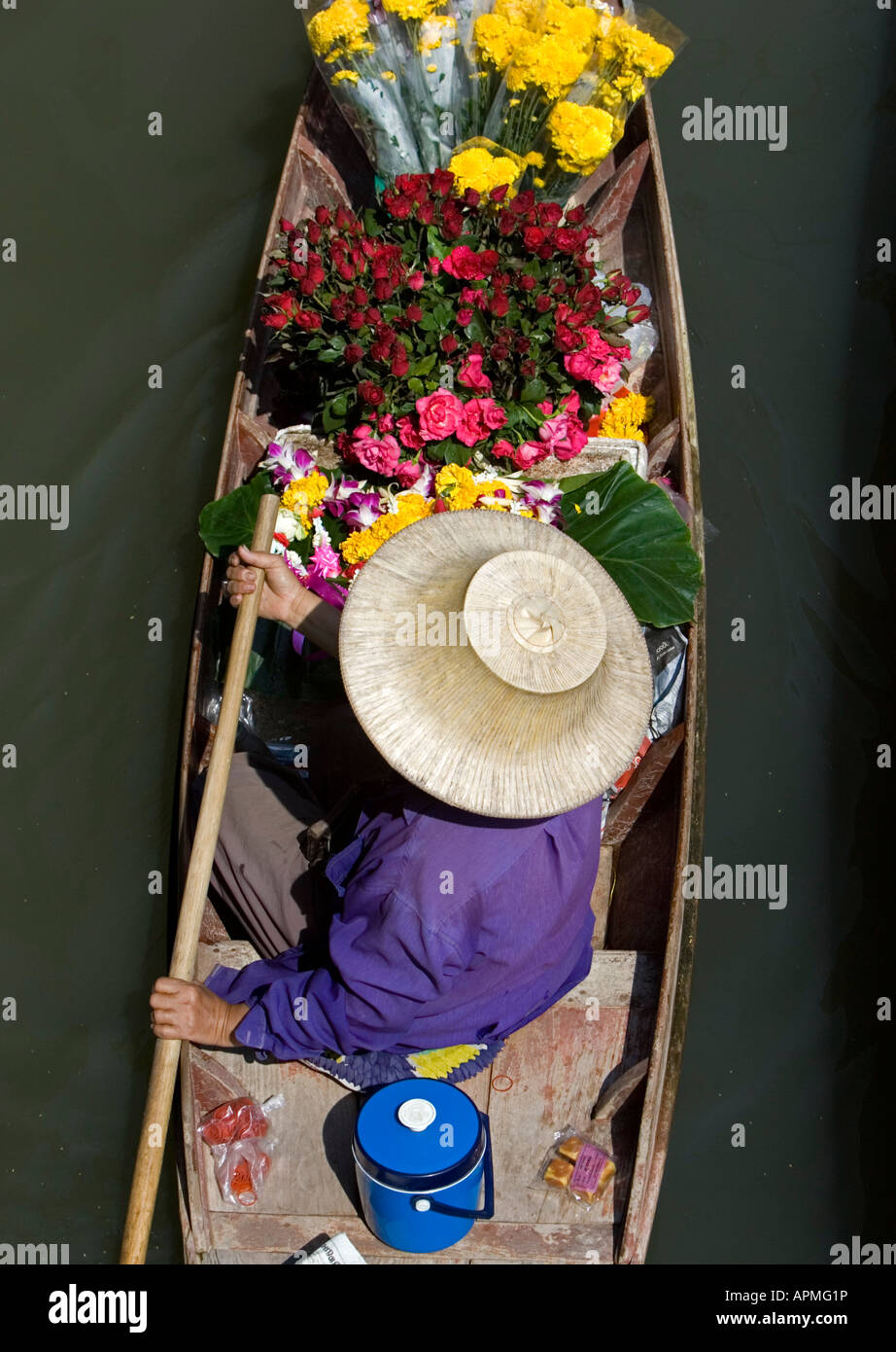 Marché flottant de Damnoen Saduak attraction touristique près de Bangkok en Thaïlande Banque D'Images