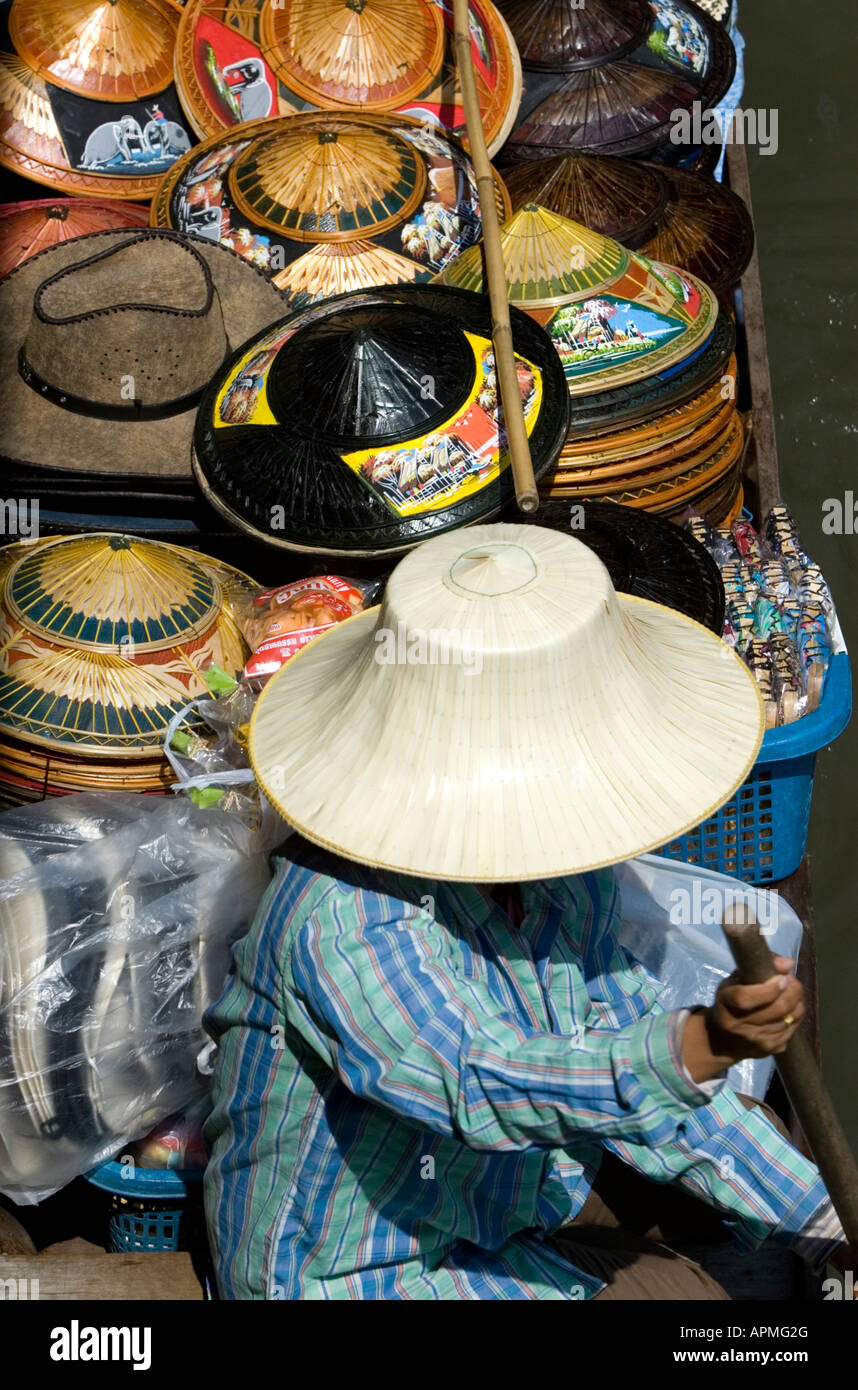 Marché flottant de Damnoen Saduak attraction touristique près de Bangkok en Thaïlande Banque D'Images