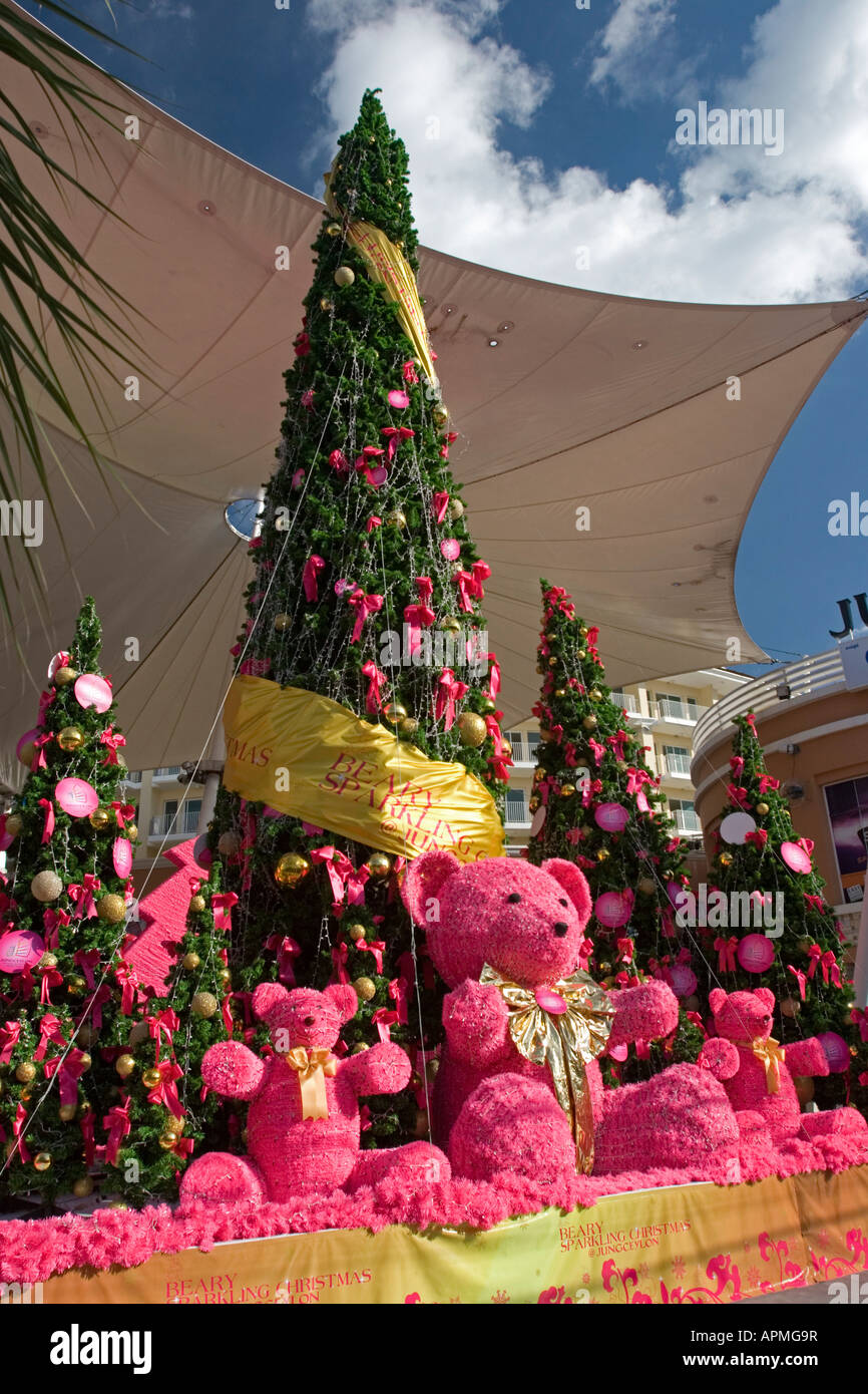 Arbre de Noël et décorations teddy shopping centre Patong Phuket Thailande Banque D'Images