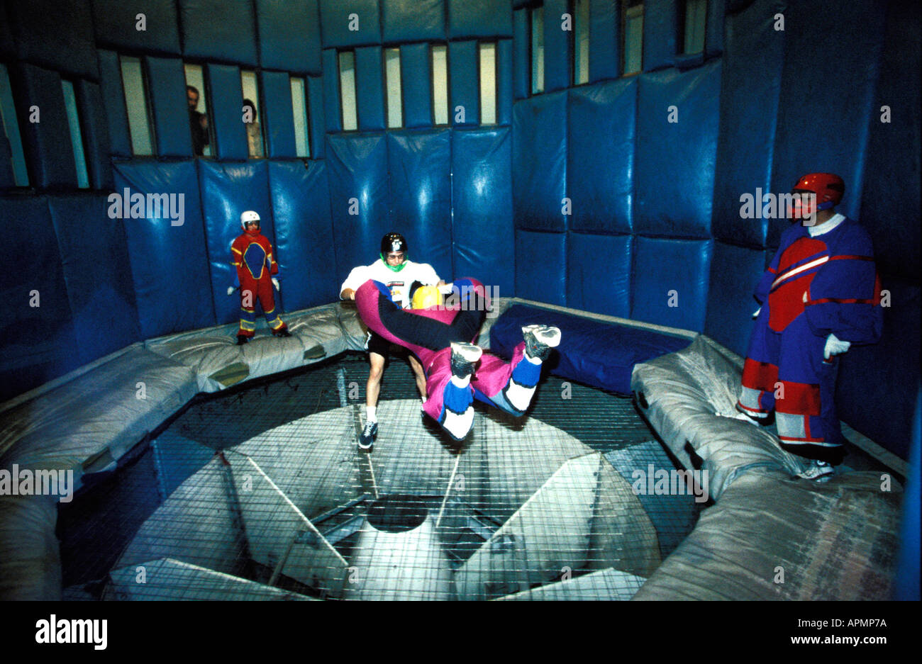 Skydiving Pool Indoor skydiving Banque de photographies et d’images à haute résolution ...