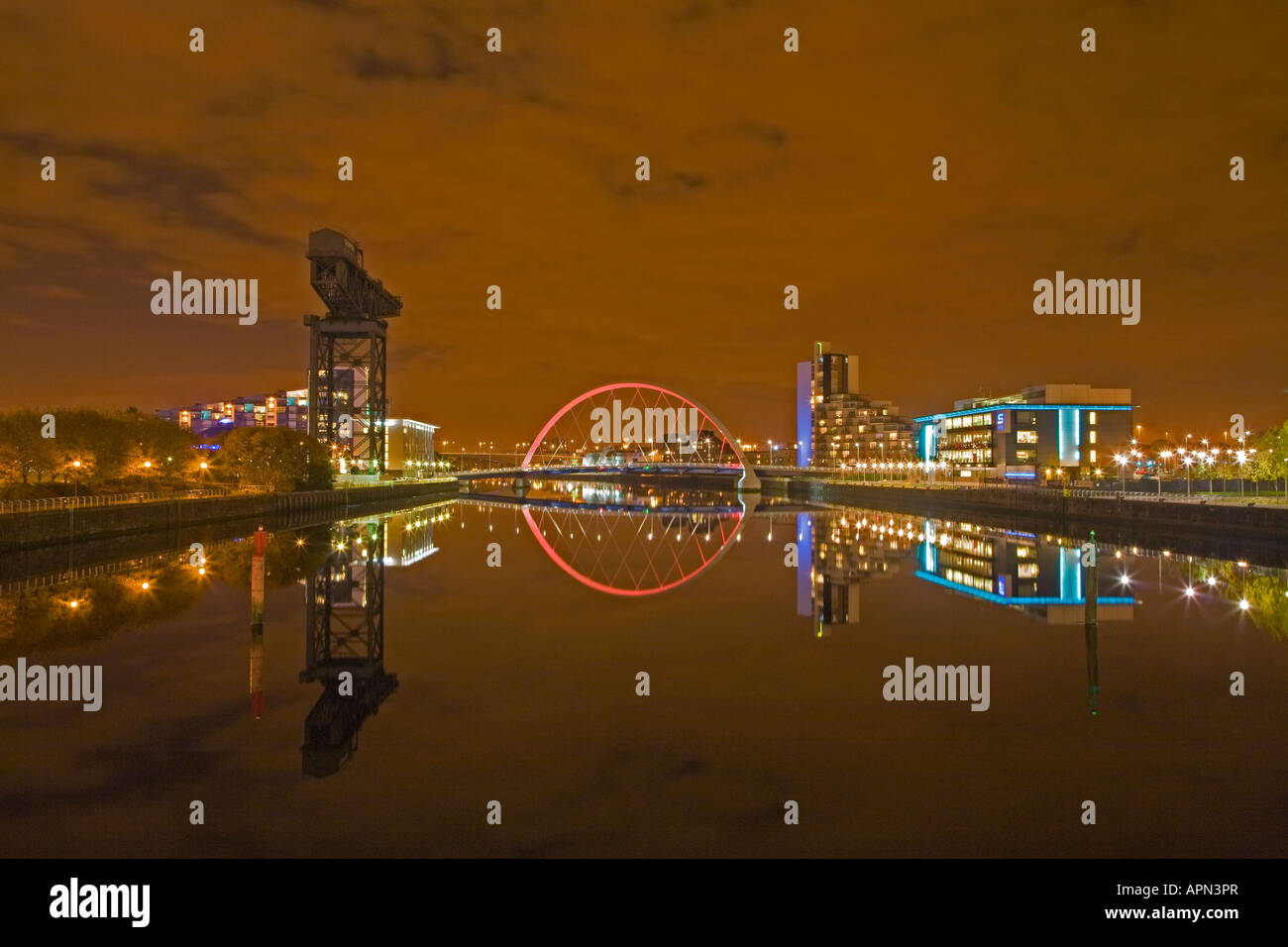 Glasgow Arc pont enjambant la rivière Clyde de Govan, sur la rive sud au nord de l'Anderston. Banque D'Images