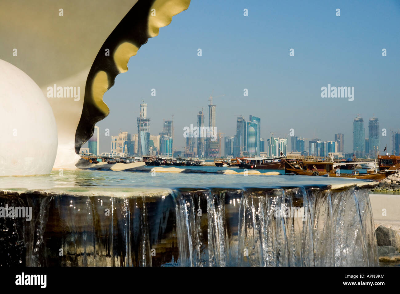 Moyen orient Qatar Doha pearl oyster bay waterfront jour sculpture Banque D'Images