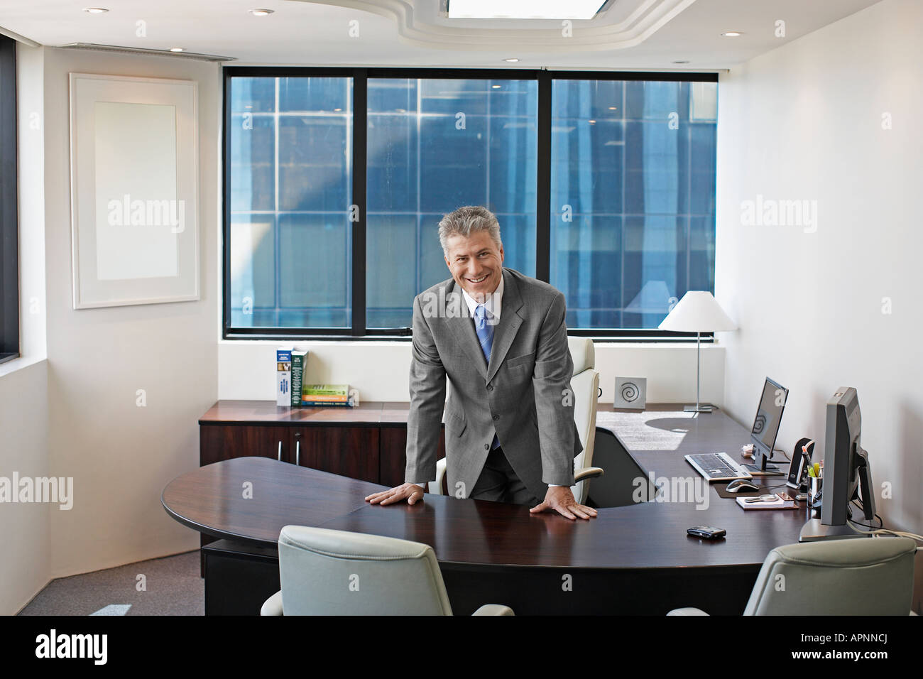 Portrait de chef dans son bureau Photo Stock - Alamy