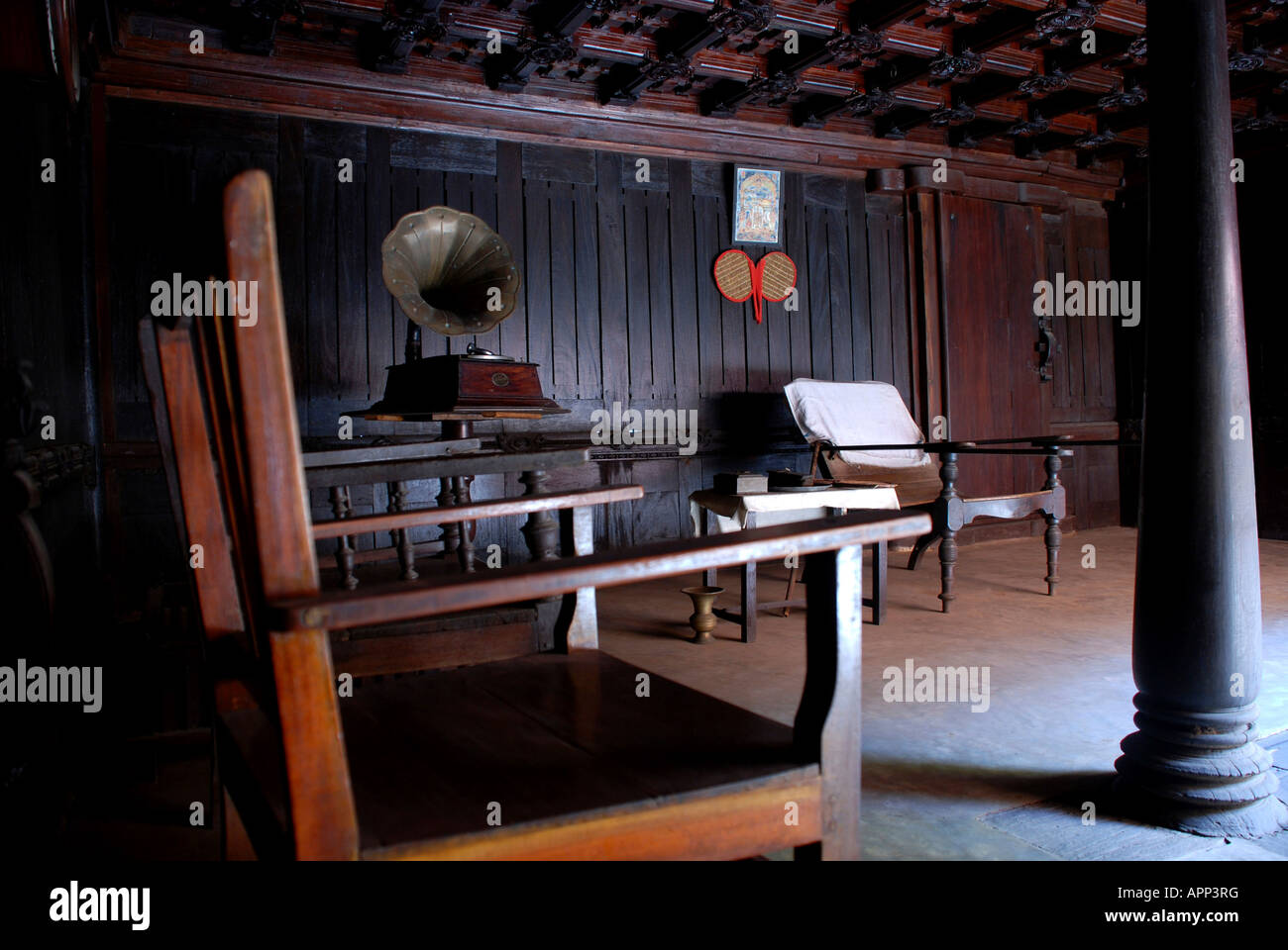 Poomuham (s'asseoir) traditionnel Kerala home Nalukettu Vue intérieure Banque D'Images