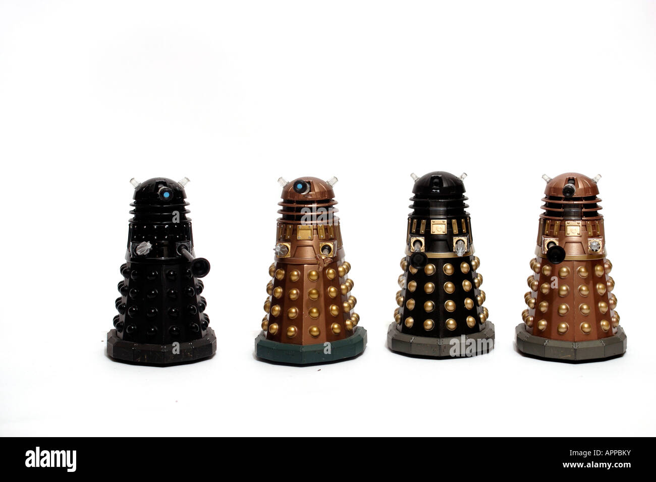 Jouet quatre Daleks. Daleks sont synonymes de la série TV de la BBC qui « docteur' Banque D'Images
