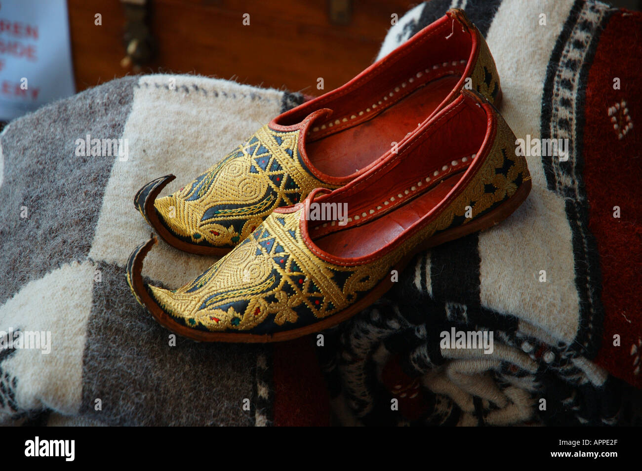 Pair arabian pointy toed shoes Banque de photographies et d'images à haute  résolution - Alamy