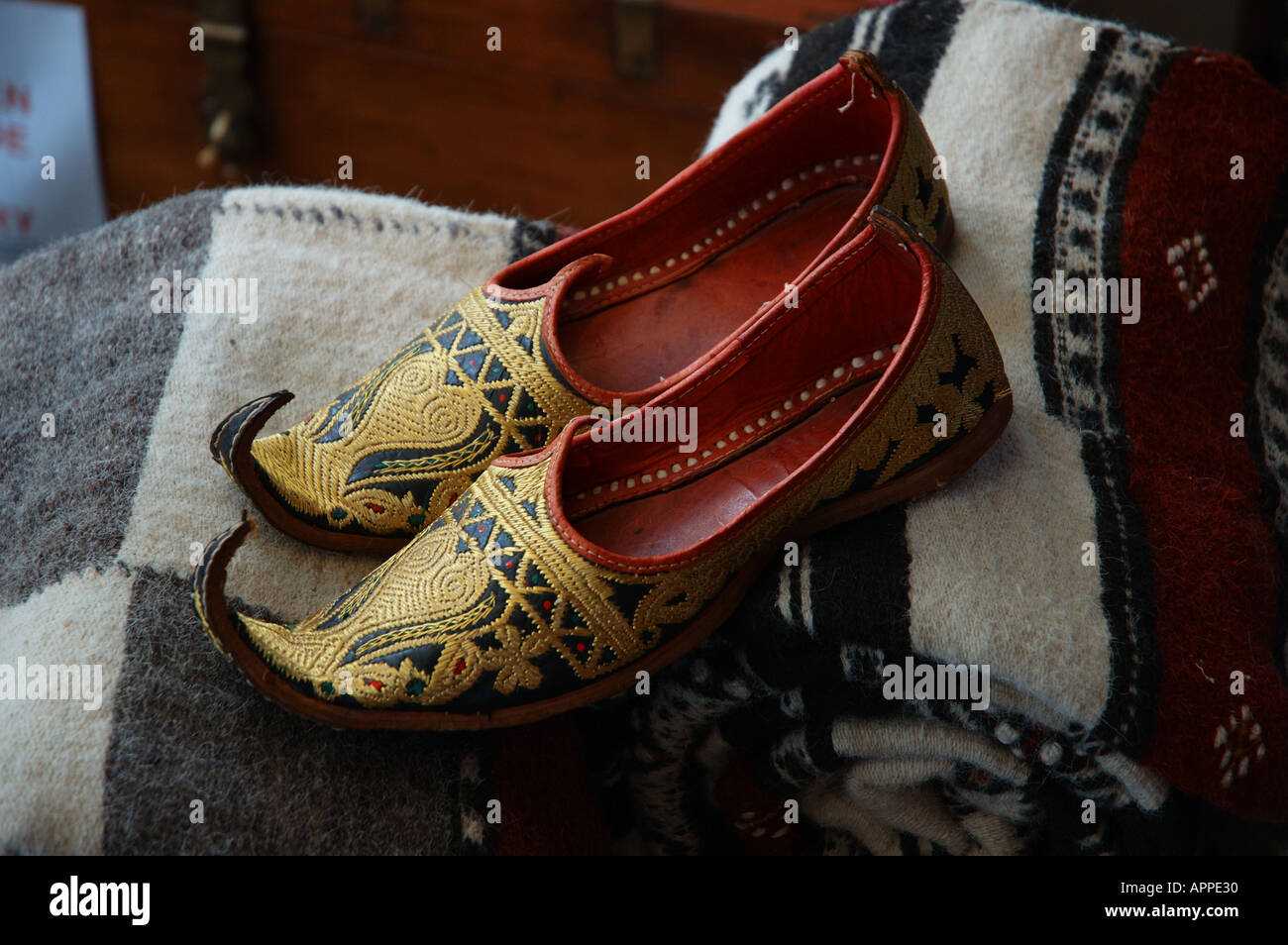 Pair arabian pointy toed shoes Banque de photographies et d'images à haute  résolution - Alamy