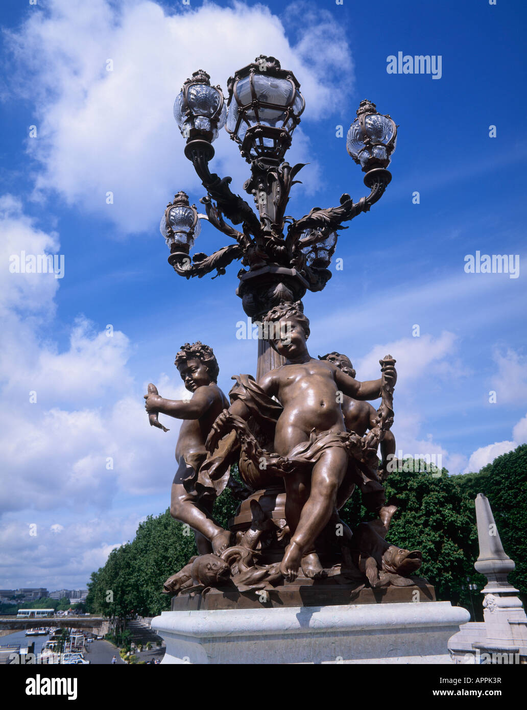 Pont Alexandre III pont statue lampe Paris France Banque D'Images