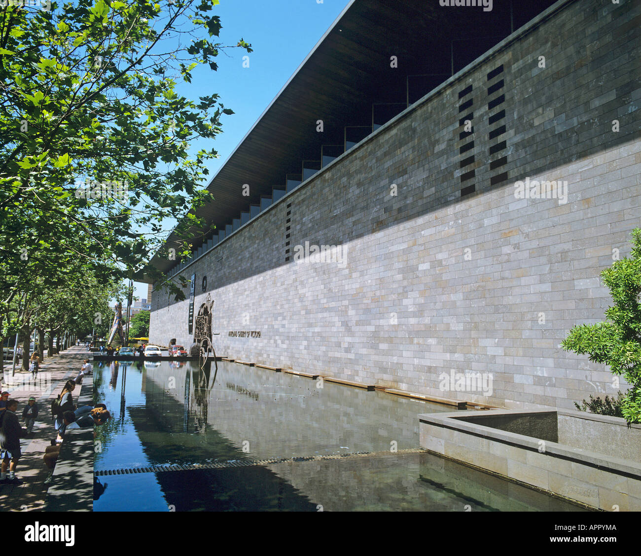 L'extérieur de la Galerie nationale de Victoria qui affiche une collection d'œuvres d'artistes australiens et européens des xixe et xxe siècles ainsi que l'art autochtone Melbourne Banque D'Images