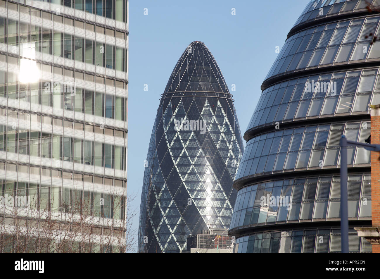 30 St Mary Axe gratte-ciel Gherkin Swiss Re tower à Londres Angleterre Royaume-uni Banque D'Images