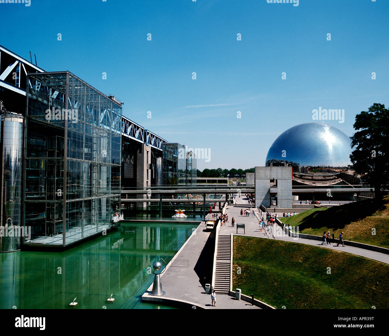 EU FR France Ile de France Paris 19 ème arrondissement Cité des sciences et de la industrie La Geode le moyen format image Banque D'Images EU FR France Ile de France Paris 19 ème arrondissement Cité des sciences et de la industrie La Geode le moyen format image Banque D'Images