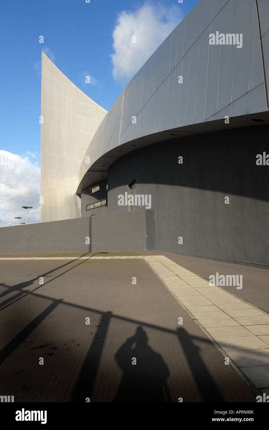 Photographe Howard Barlow Salford Quays Imperial War Museum North conçu par l'architecte Daniel Libeskind Banque D'Images