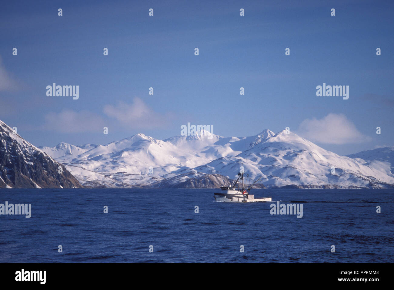 Bateau de pêche commerciale de long en dehors de Dutch Harbor, dans les îles Aléoutiennes, Alaska, mer de Béring Unalaska Banque D'Images