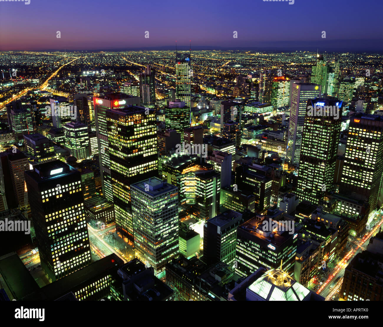 CBD de Melbourne de nuit depuis au-dessus de Victoria en Australie Banque D'Images