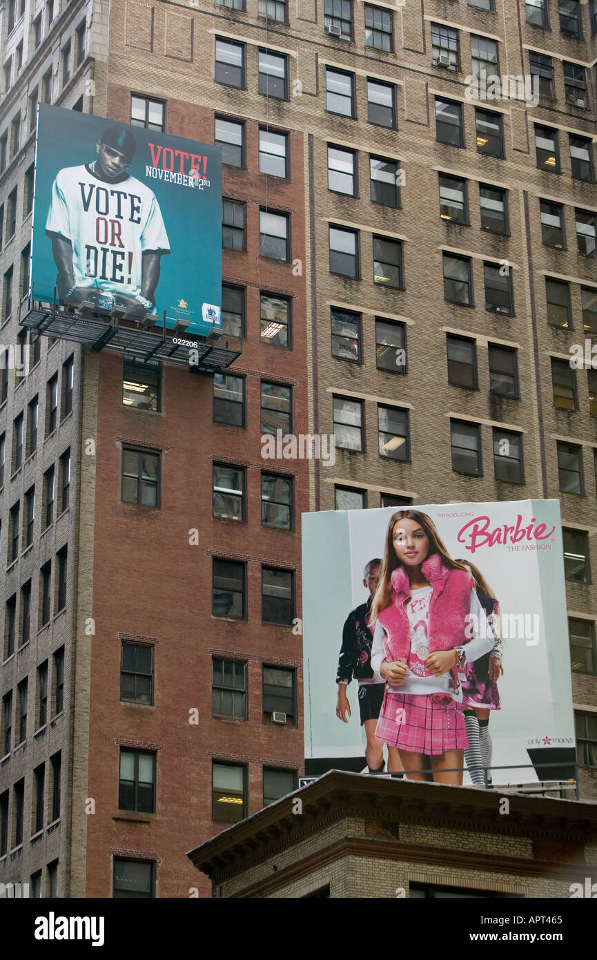 Panneaux publicitaires, New York USA Septembre 2004 Banque D'Images