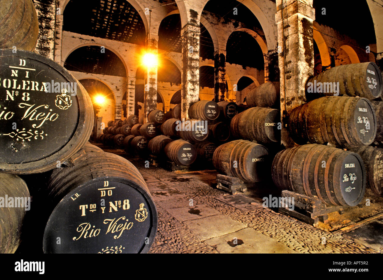 Vin Espagne vin de Xérès Espagne Jerez sherry Cask Barrel Cave Grotte Banque D'Images