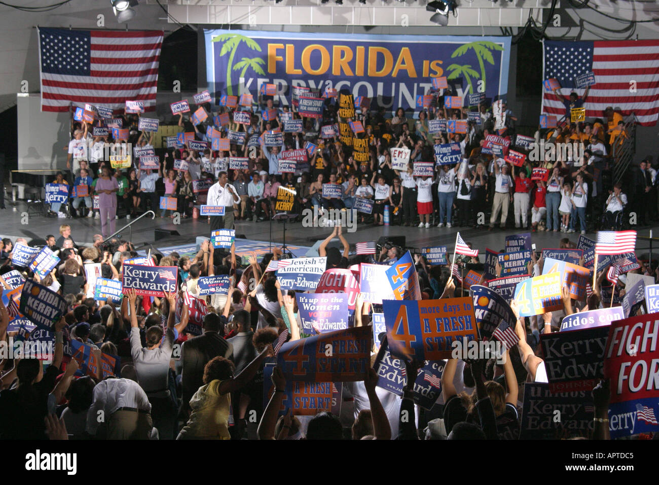 Miami Florida,Bayfront Park,Biscayne Boulevard,Parti démocratique rallye d'élection présidentielle,événement politique,politique,gouvernement,Kerry Edwards soutenir Banque D'Images