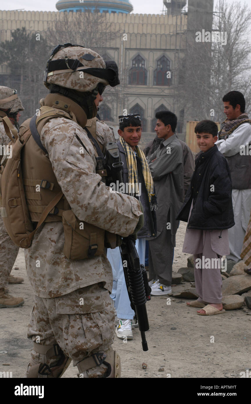 Est de l'Afghanistan Janvier 2005 US Army troupes basées à Khost Soldat .en patrouille . Banque D'Images