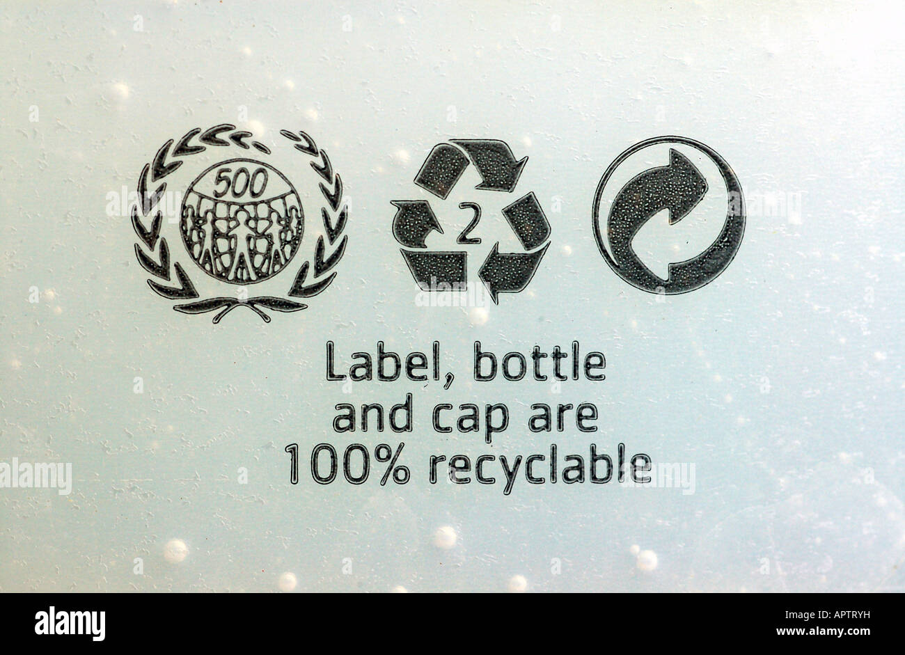Les logos de recyclage sur une bouteille de liquide vaisselle Ecover Banque D'Images