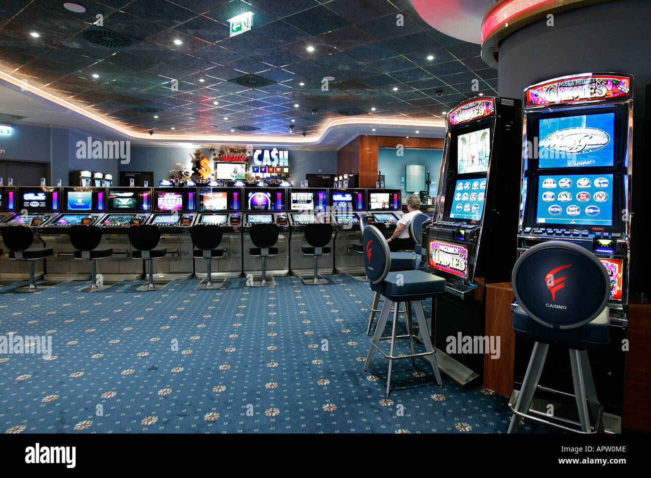 Maison de jeu roulette casino gambling casinos club jouet engagent la dépendance de la roue de l'argent facile livre dollar ball Pari pari Banque D'Images