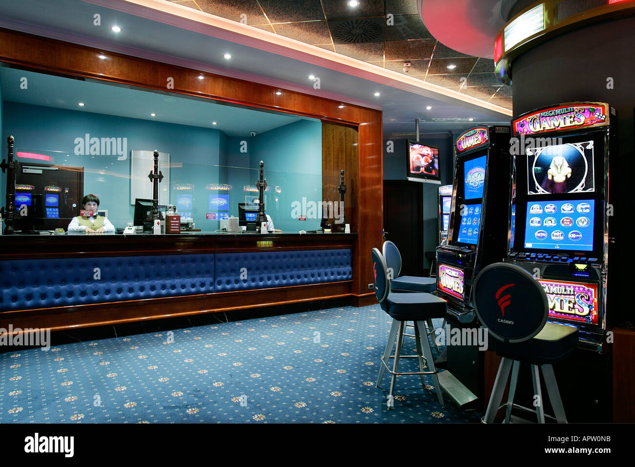 Maison de jeu roulette casino gambling casinos club jouet engagent la dépendance de la roue de l'argent facile livre dollar ball Pari pari Banque D'Images