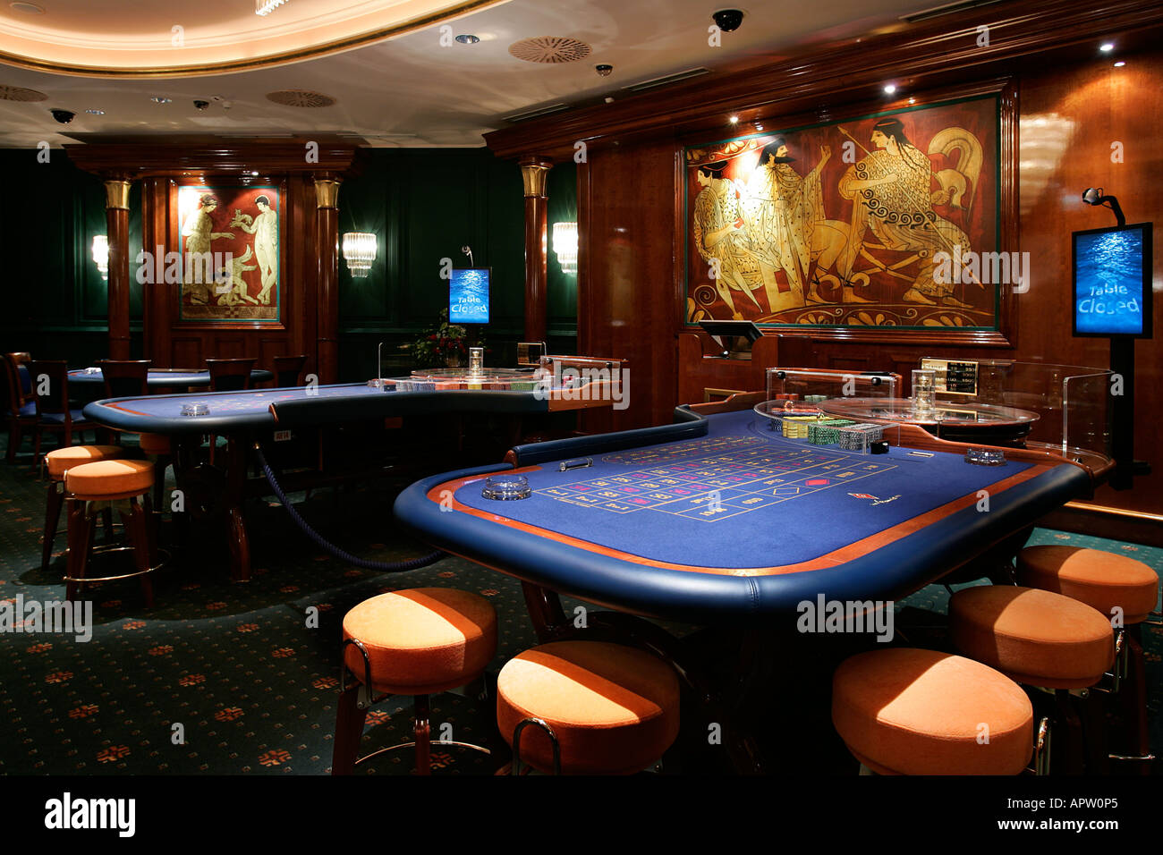 Maison de jeu roulette casino gambling casinos club jouet engagent la dépendance de la roue de l'argent facile livre dollar ball Pari pari Banque D'Images