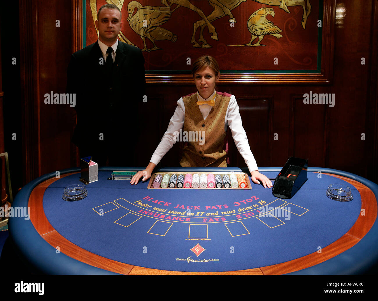 Gros plan d'une table de Blackjack gagner cartes à jouer avec des jetons de roulette casino maison de jeu jouet jeu Banque D'Images