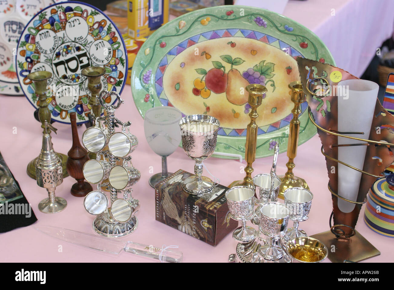 Miami Florida,Temple Israel,Découvrez Miami Day,synagogue boutique de cadeaux,consommateur,Judaica,plaques de la Pâque,hébreu,les visiteurs voyage visite touristique Banque D'Images