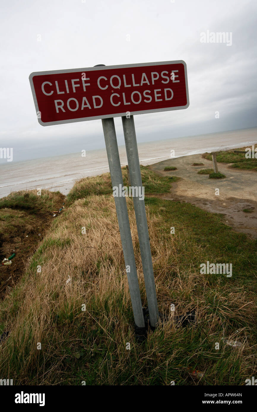 Route fermée en raison de l'érosion côtière sur Yorkshire Coast entre Hornsea et Bridlington Banque D'Images