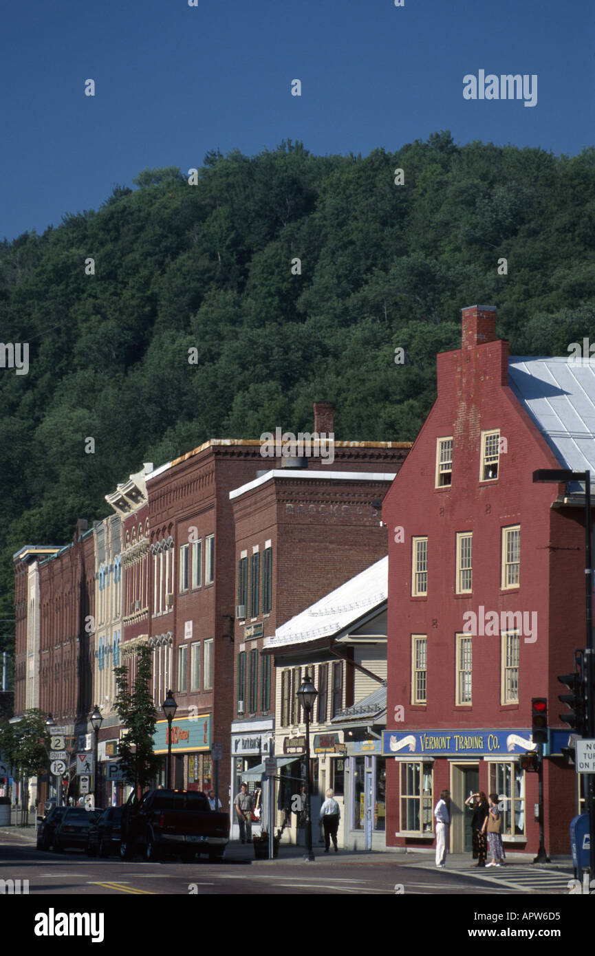 Vermont,Nouvelle-Angleterre,l'État de Green Mountain,Montpelier,main Street,French Block bâtiments construits en 1875,style fédéral sur construit à droite 1826,VT006 Banque D'Images