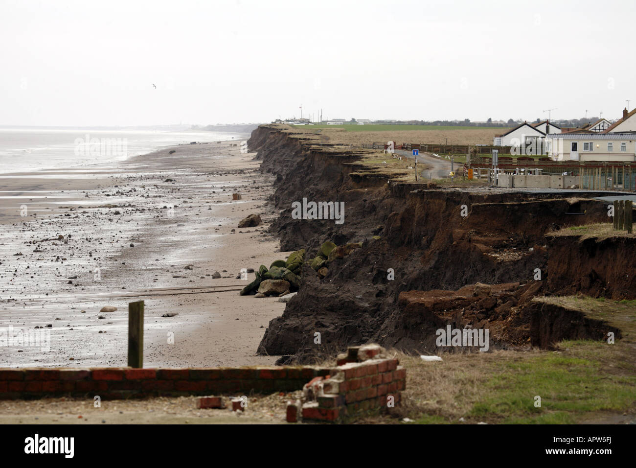 L'érosion côtière menace sévère propertoes sur la côte de la mer du Nord entre Hornsea et Bridlington Banque D'Images