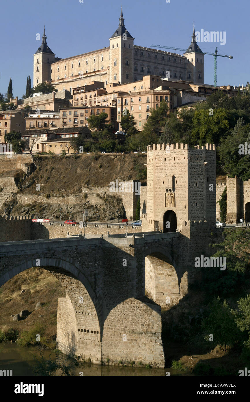 Puente de Alcántara Bridge & Alcazar, Tolède, Espagne Banque D'Images