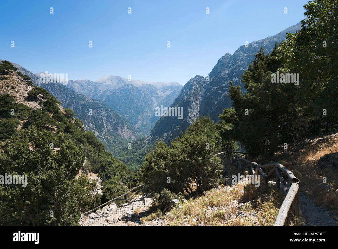 Vue sur l'entrée de la Gorge de Samaria, Lefka Ori, Province de La Canée, Crète, Grèce Banque D'Images