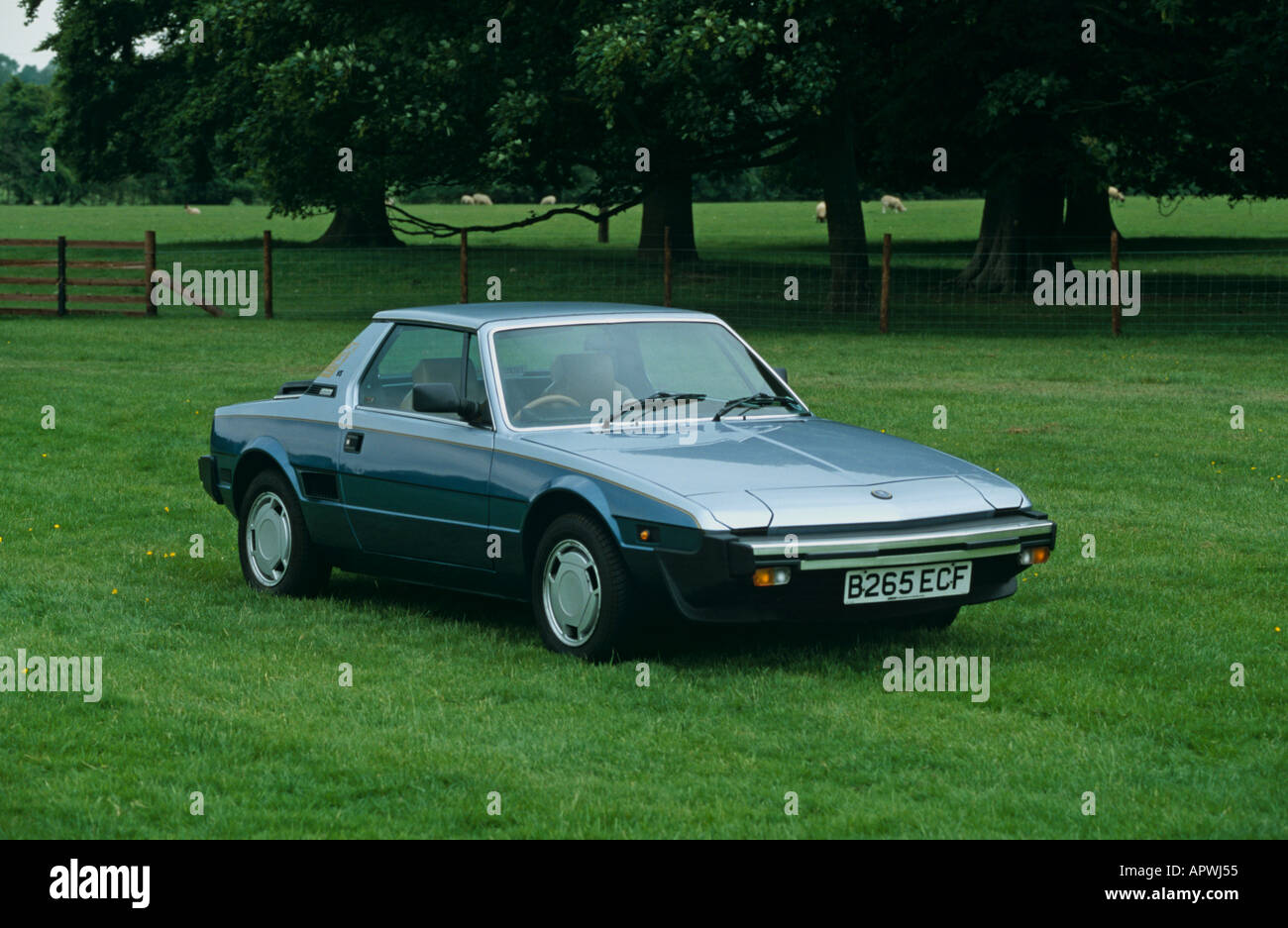 Fiat X19 Vs X19 Concu Et Construit Par Bertone 1972 A 1989 Photo Stock Alamy