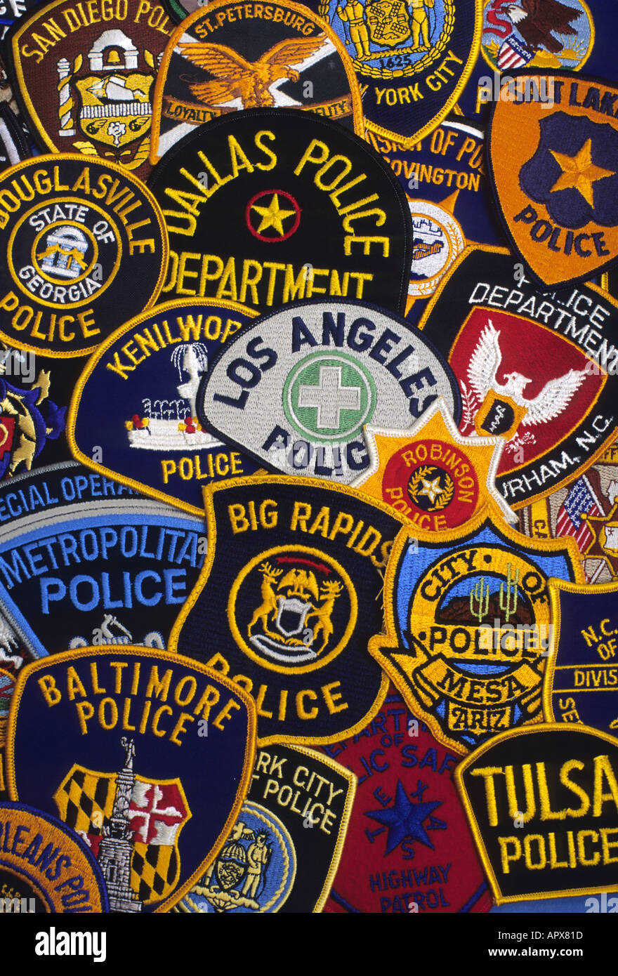 Un collage d'United States Agent de police sur les épaules Banque D'Images