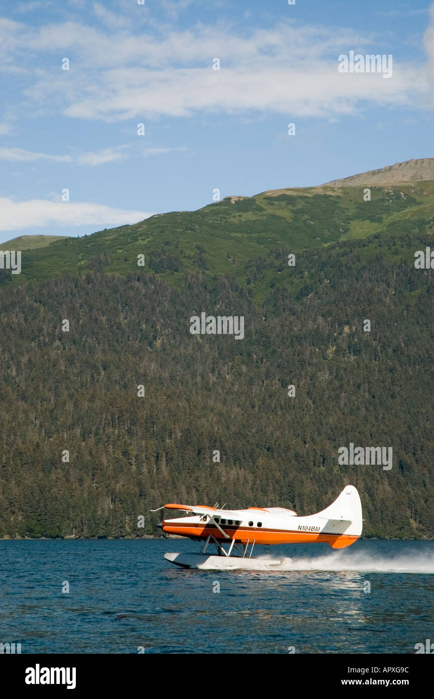 Turbo Otter avion décollant de Kachemak Bay près de Homer, Alaska Banque D'Images