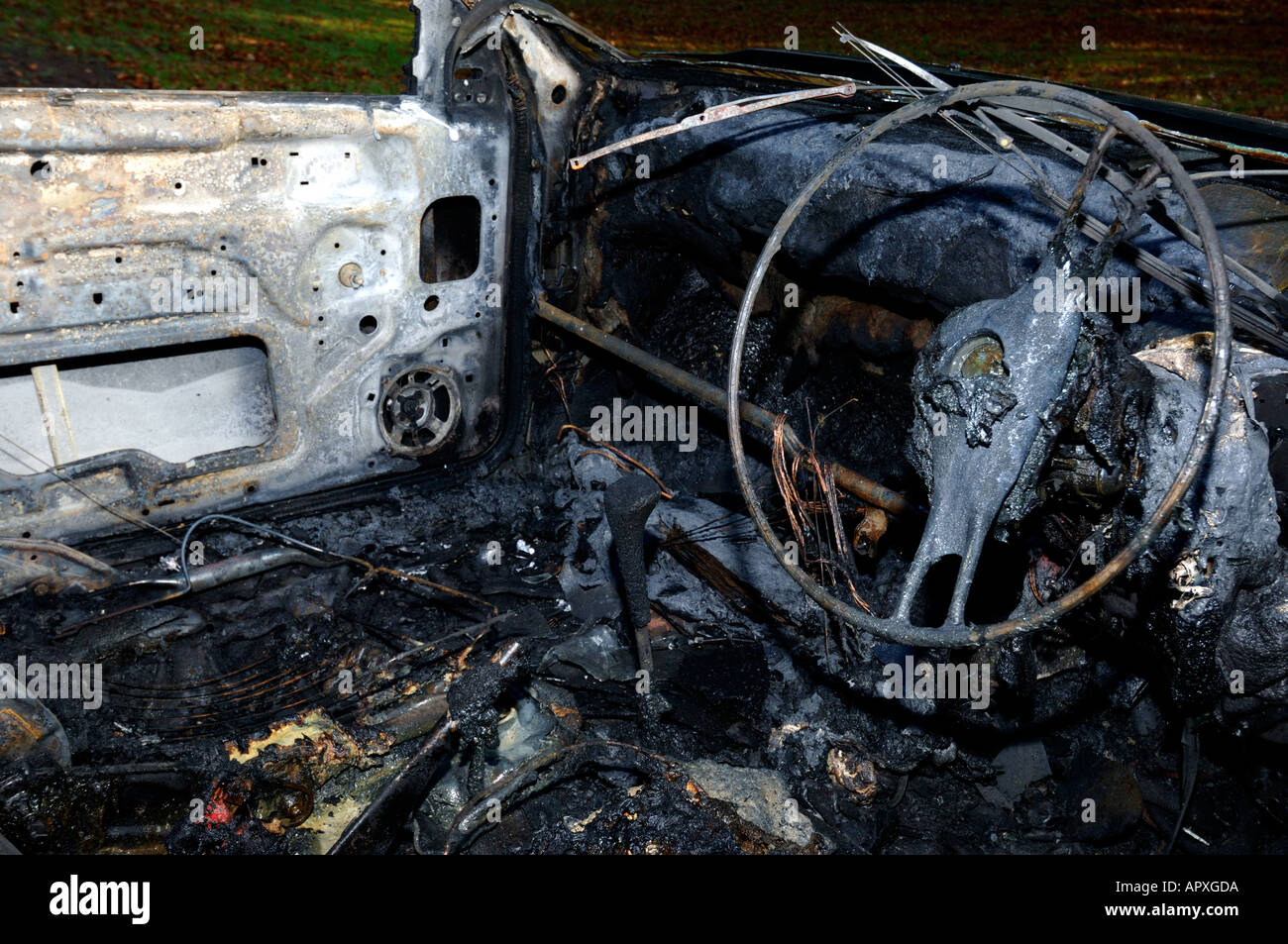 Voiture brûlée abandonnés Banque D'Images