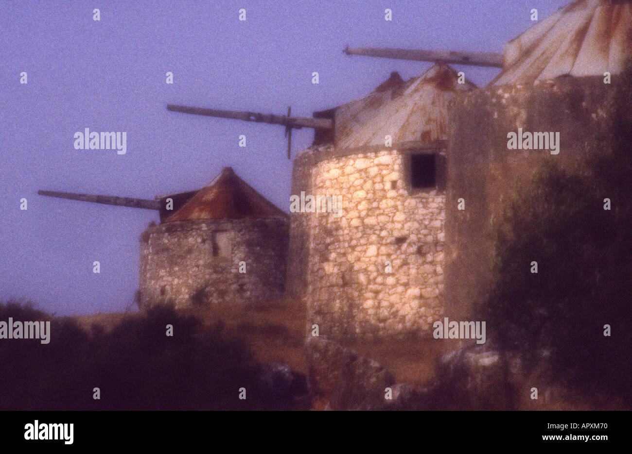 Moulins à vent traditionnels portugais au Portugal Serra de Aire Banque D'Images