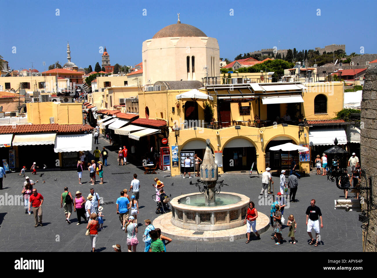 Square, old town, Rhodes, Grèce Banque D'Images