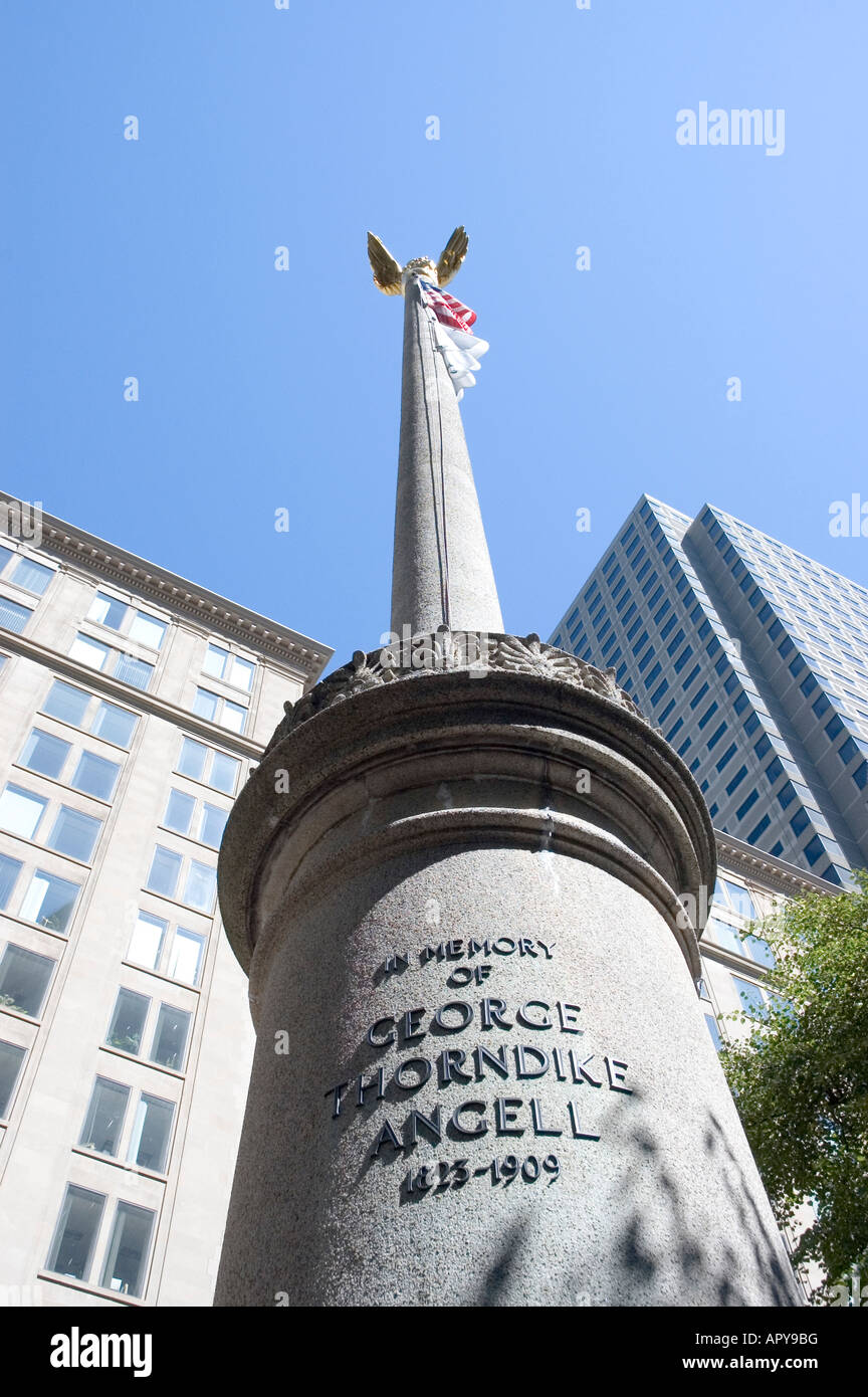 Monument à la mémoire de George Thorndike Angell 1825-1909 dans Post Office Square Boston Massachusetts Banque D'Images