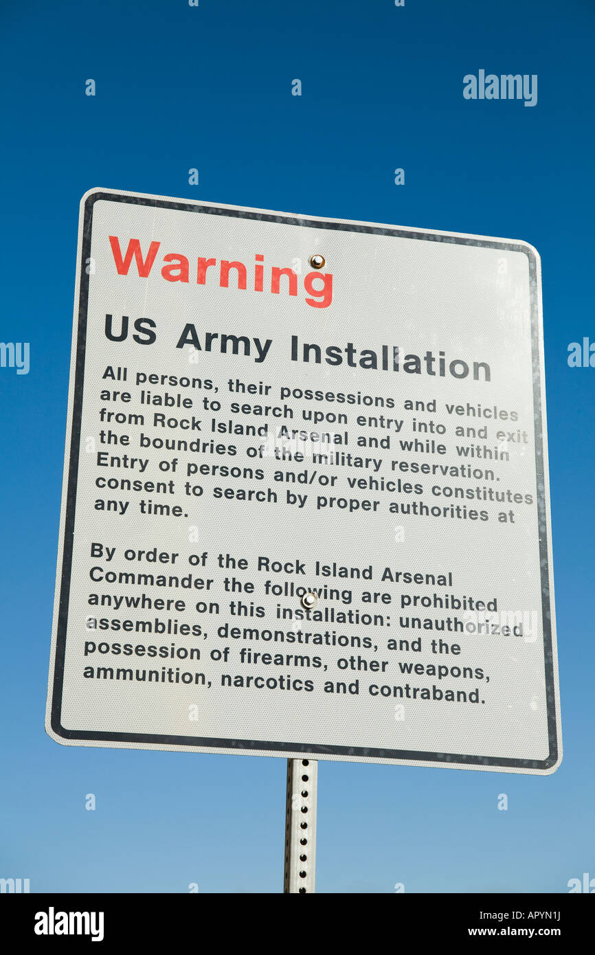 L'ILLINOIS Moline panneau d'avertissement de l'Armée US règles d'installation et le règlement affiché Rock Island Arsenal mondial Banque D'Images