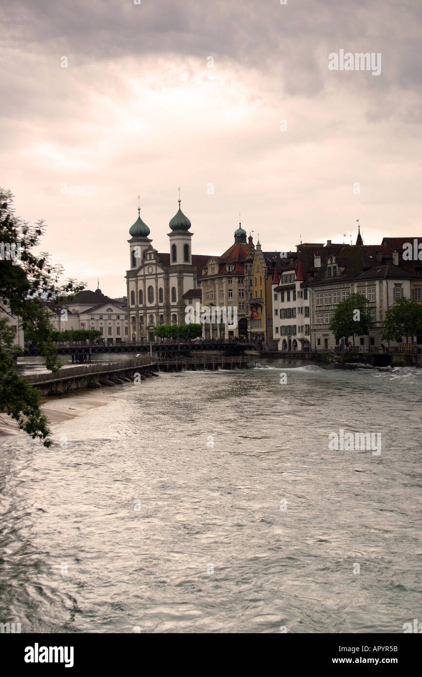 Le pont en bois Spreuer et Reuss Lucerne Suisse Banque D'Images
